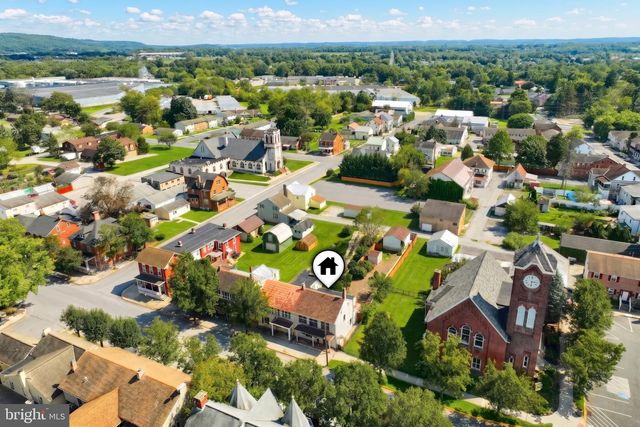 11 LINCOLN WAY E, New Oxford, PA 17350