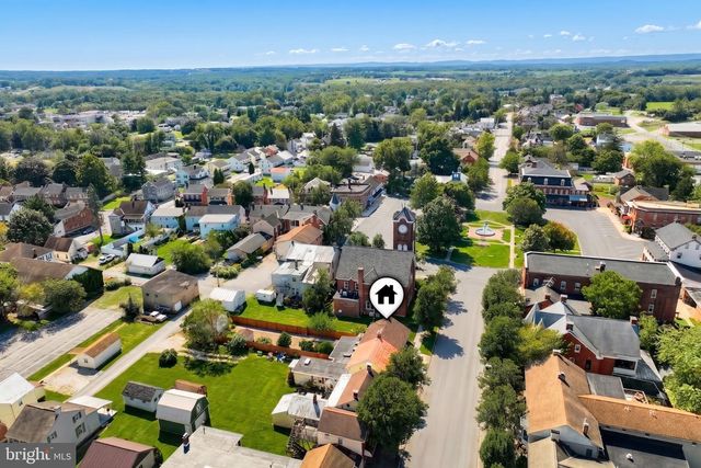 11 LINCOLN WAY E, New Oxford, PA 17350