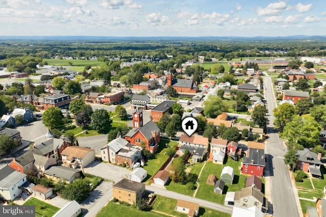 11 LINCOLN WAY E, New Oxford, PA 17350