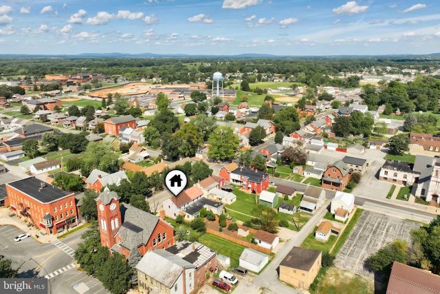 11 LINCOLN WAY E, New Oxford, PA 17350