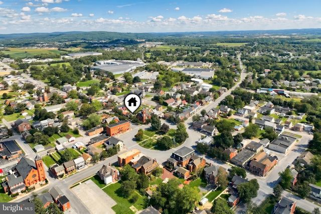 11 LINCOLN WAY E, New Oxford, PA 17350
