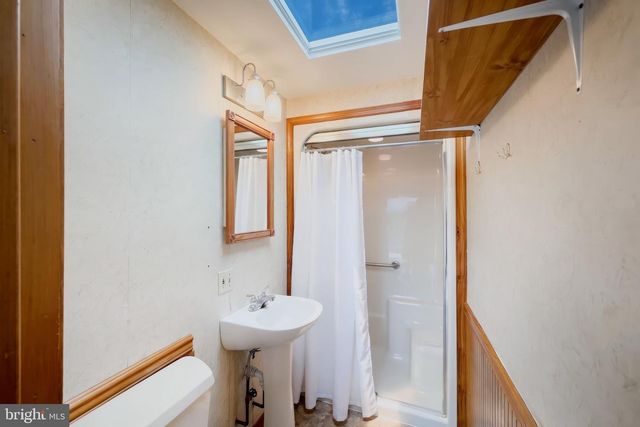 11 LINCOLN WAY E, New Oxford, PA 17350