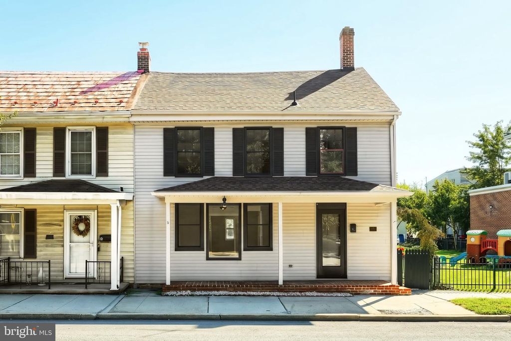 11 LINCOLN WAY E, New Oxford, PA 17350