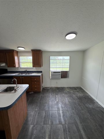 101 Christi Drive, Southmayd, TX 76268
