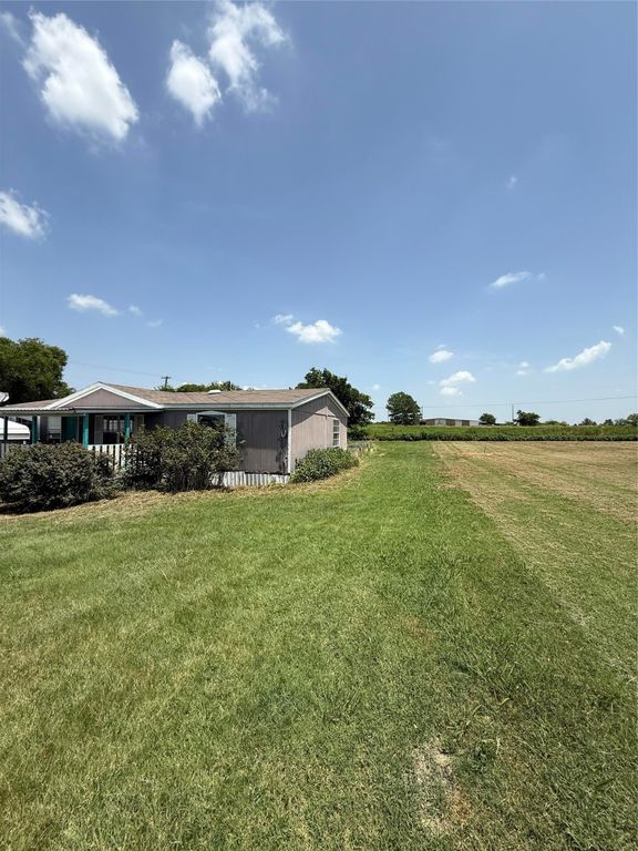 101 Christi Drive, Southmayd, TX 76268