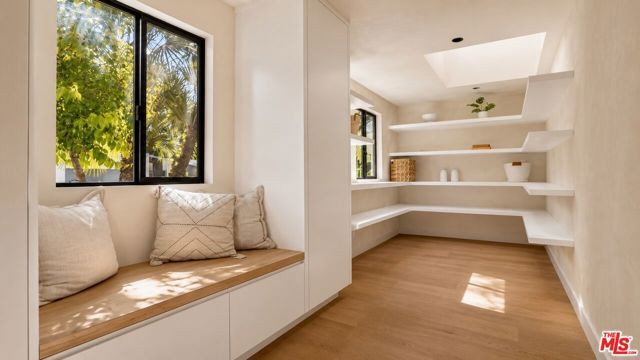 5576 El Canon Avenue, Woodland Hills (los Angeles), CA 91367