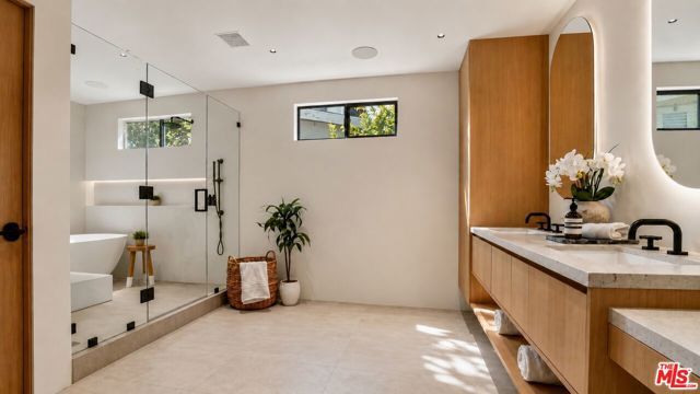 5576 El Canon Avenue, Woodland Hills (los Angeles), CA 91367