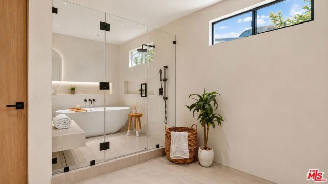 5576 El Canon Avenue, Woodland Hills (los Angeles), CA 91367