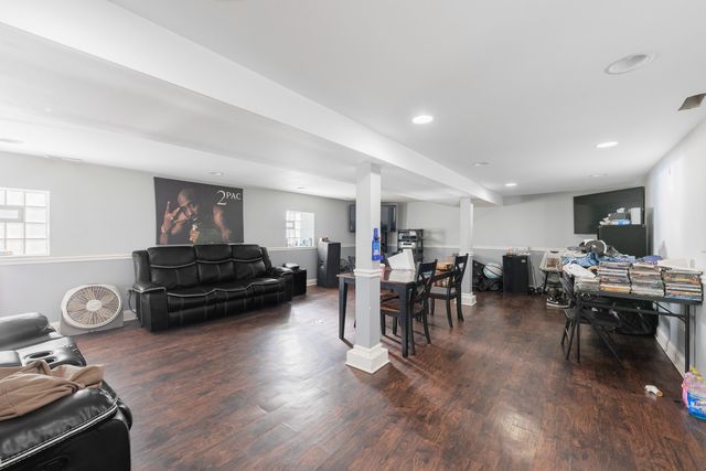 7627 S Prairie Avenue, Chicago, IL 60619