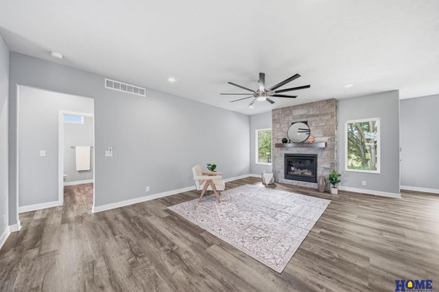 8121 Kallum Drive, Lincoln, NE 68516