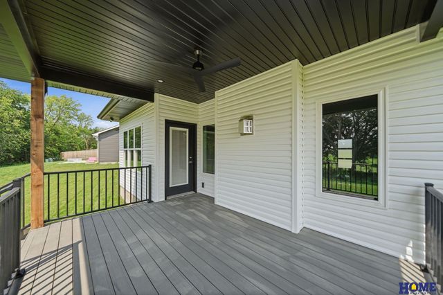 8121 Kallum Drive, Lincoln, NE 68516