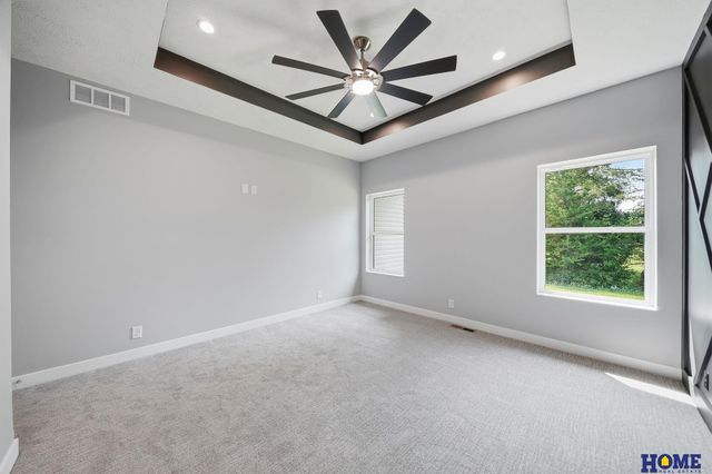 8121 Kallum Drive, Lincoln, NE 68516