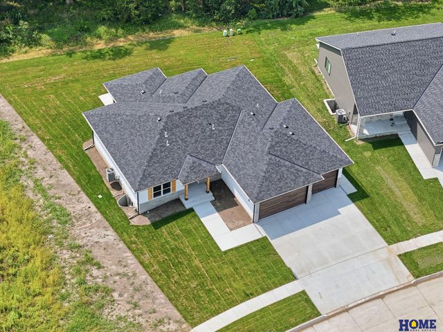8121 Kallum Drive, Lincoln, NE 68516