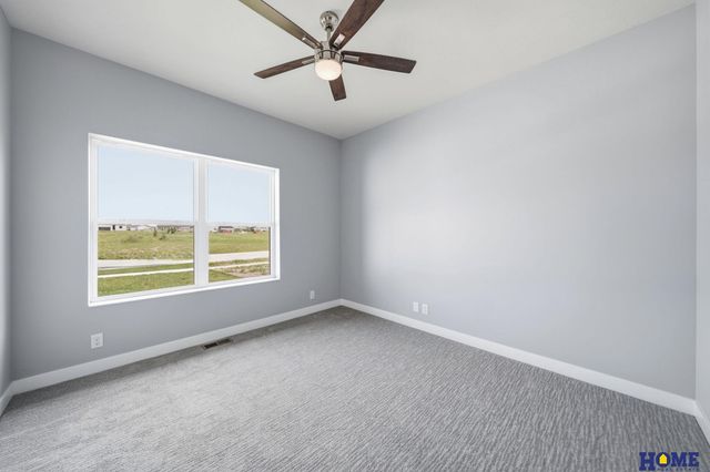 8121 Kallum Drive, Lincoln, NE 68516