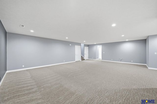 8121 Kallum Drive, Lincoln, NE 68516