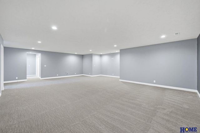 8121 Kallum Drive, Lincoln, NE 68516