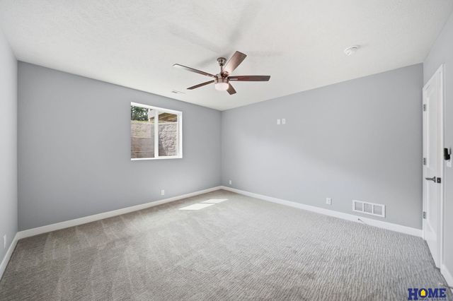 8121 Kallum Drive, Lincoln, NE 68516