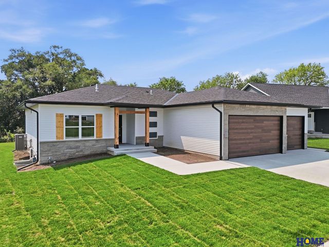 8121 Kallum Drive, Lincoln, NE 68516