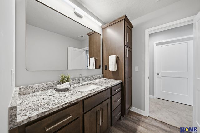 8121 Kallum Drive, Lincoln, NE 68516