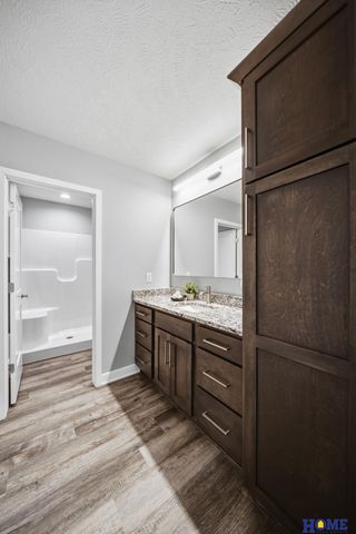 8121 Kallum Drive, Lincoln, NE 68516