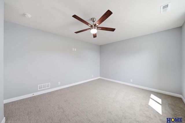 8121 Kallum Drive, Lincoln, NE 68516