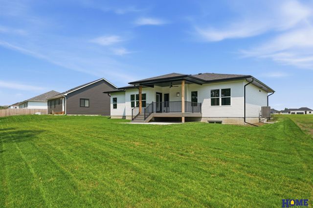 8121 Kallum Drive, Lincoln, NE 68516