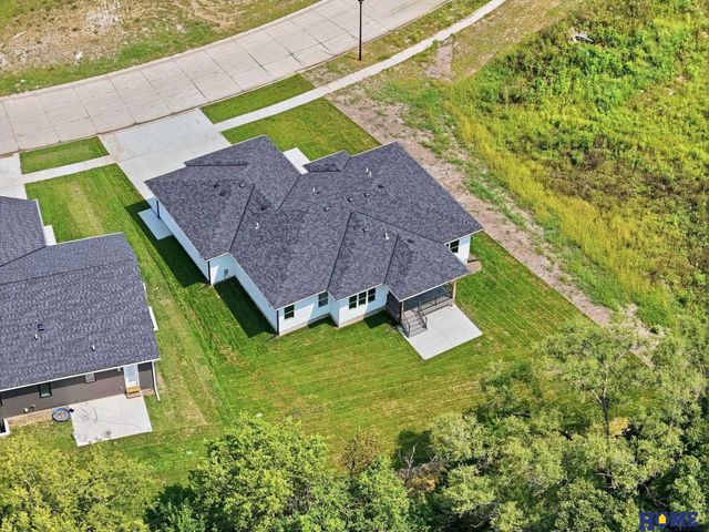 8121 Kallum Drive, Lincoln, NE 68516