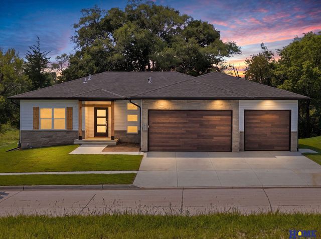 8121 Kallum Drive, Lincoln, NE 68516