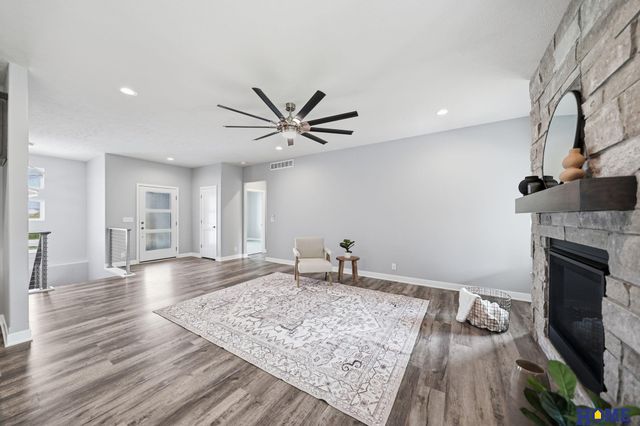 8121 Kallum Drive, Lincoln, NE 68516