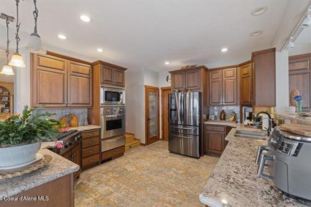 6011 E JOSEPH LN, Spokane, WA 99217