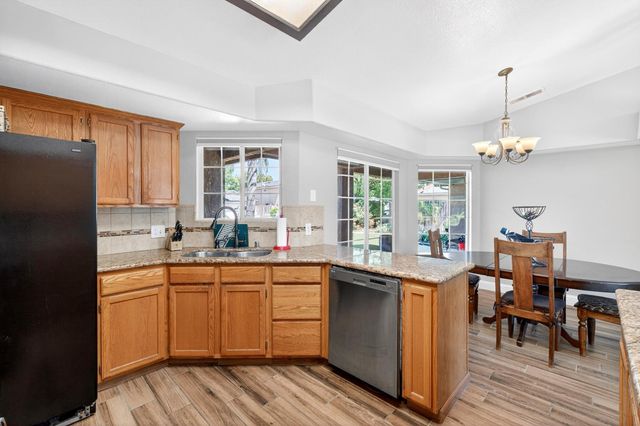 1668 Bedford Avenue, Clovis, CA 93611
