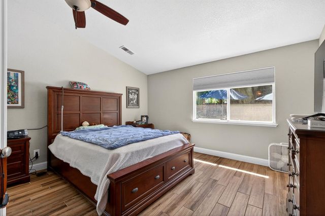 1668 Bedford Avenue, Clovis, CA 93611