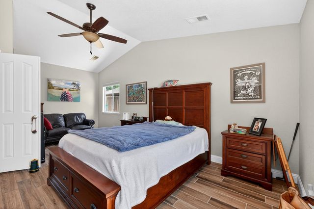 1668 Bedford Avenue, Clovis, CA 93611