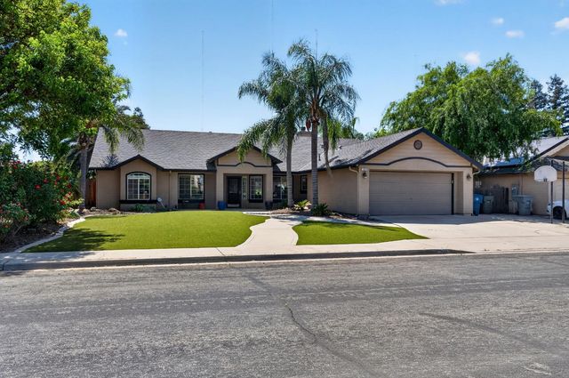1668 Bedford Avenue, Clovis, CA 93611