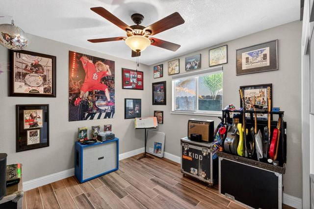 1668 Bedford Avenue, Clovis, CA 93611