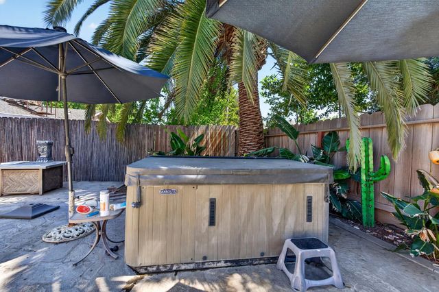 1668 Bedford Avenue, Clovis, CA 93611