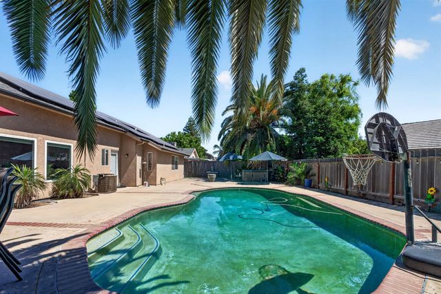 1668 Bedford Avenue, Clovis, CA 93611