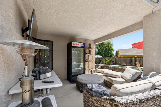 1668 Bedford Avenue, Clovis, CA 93611