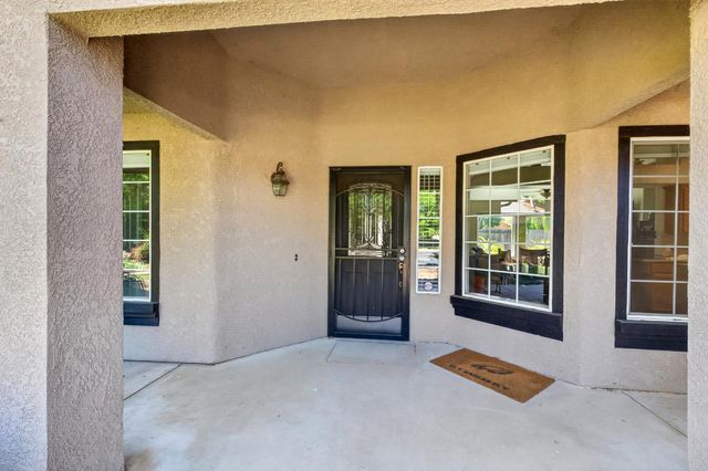 1668 Bedford Avenue, Clovis, CA 93611