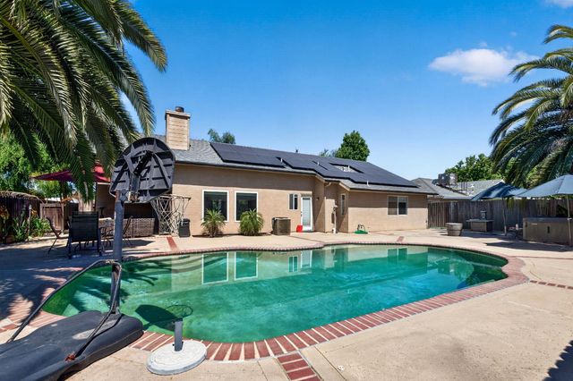 1668 Bedford Avenue, Clovis, CA 93611