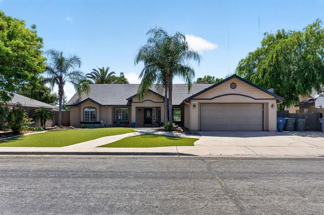 1668 Bedford Avenue, Clovis, CA 93611