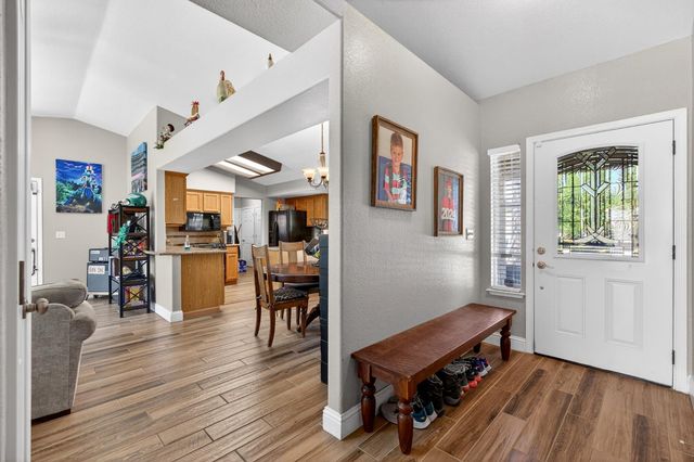 1668 Bedford Avenue, Clovis, CA 93611