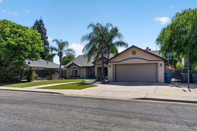 1668 Bedford Avenue, Clovis, CA 93611