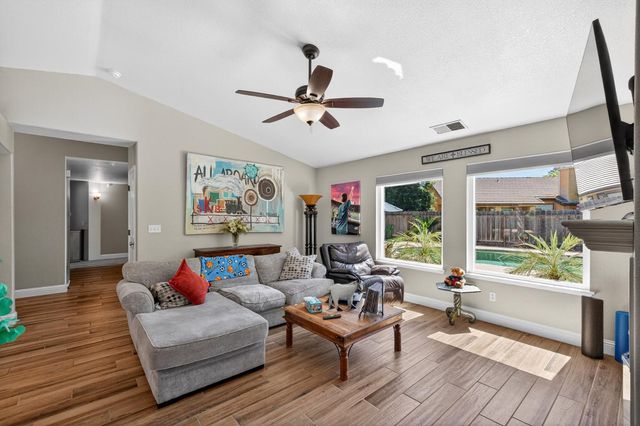 1668 Bedford Avenue, Clovis, CA 93611