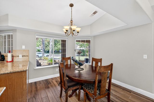 1668 Bedford Avenue, Clovis, CA 93611
