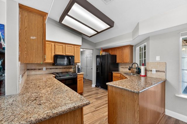 1668 Bedford Avenue, Clovis, CA 93611