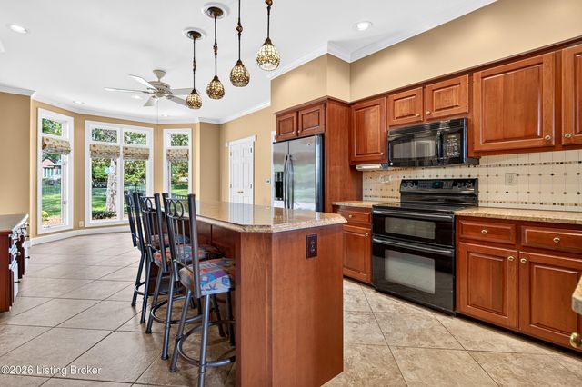 7505 Deer View Ct, Louisville, KY 40241