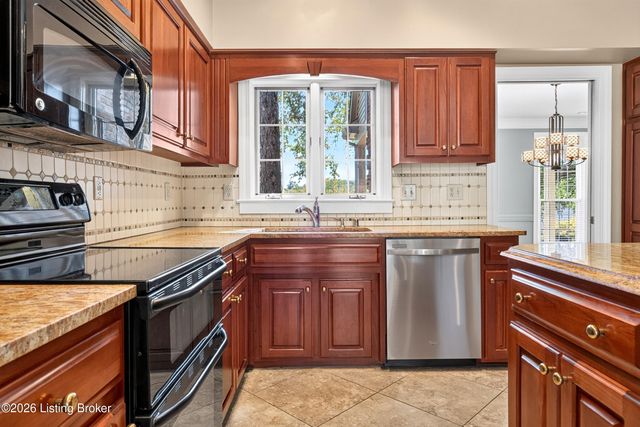 7505 Deer View Ct, Louisville, KY 40241