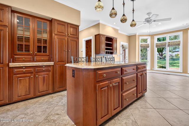7505 Deer View Ct, Louisville, KY 40241