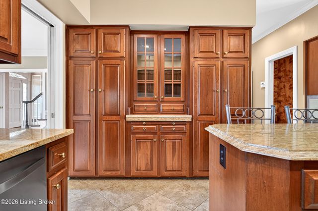 7505 Deer View Ct, Louisville, KY 40241